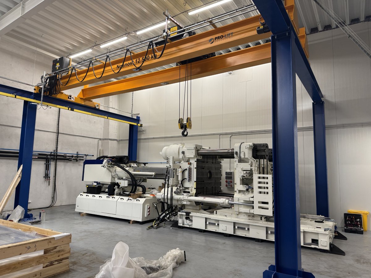 New injection molding press